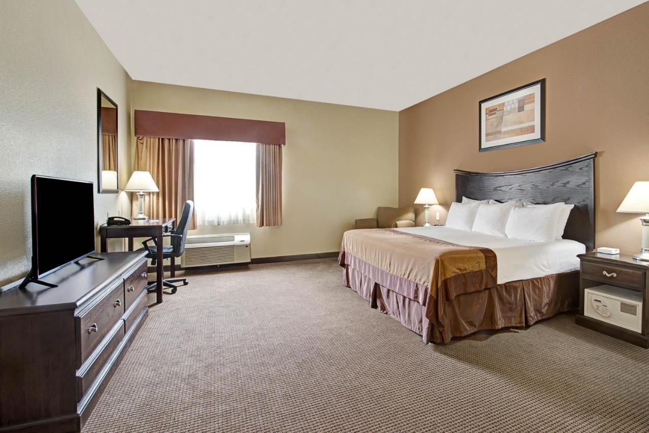 Baymont By Wyndham Decatur Hotell Exteriör bild