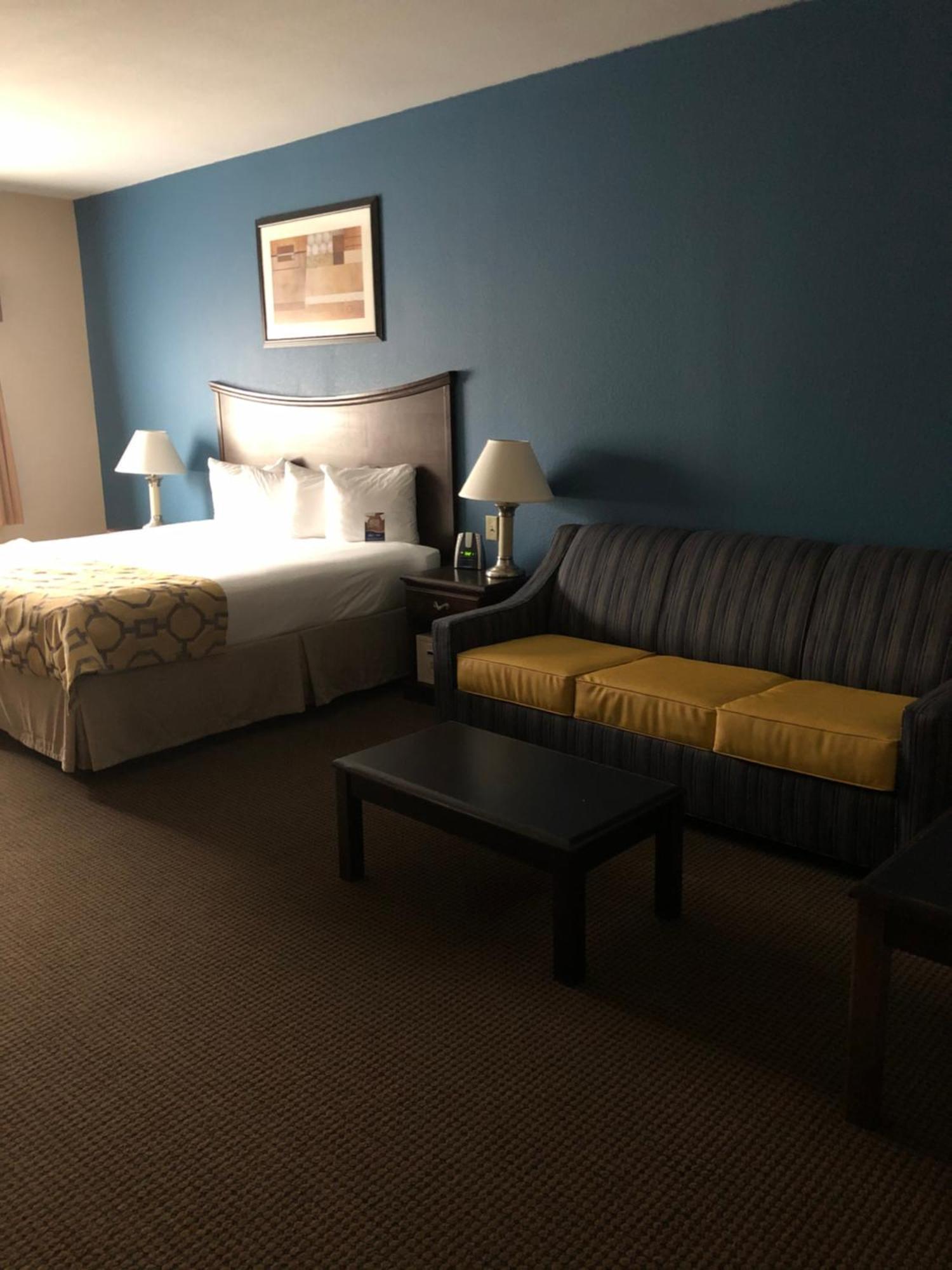 Baymont By Wyndham Decatur Hotell Exteriör bild